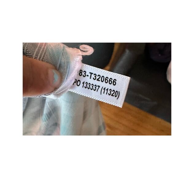 Tommy Bahama Men’s Blue Gray Plaid Lightweight Button Up Shirt - Picture 8 of 9